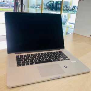 Laptop Apple MacBook Pro A1398 15,6 " Intel Core i7 16 GB / 500 GB srebrny